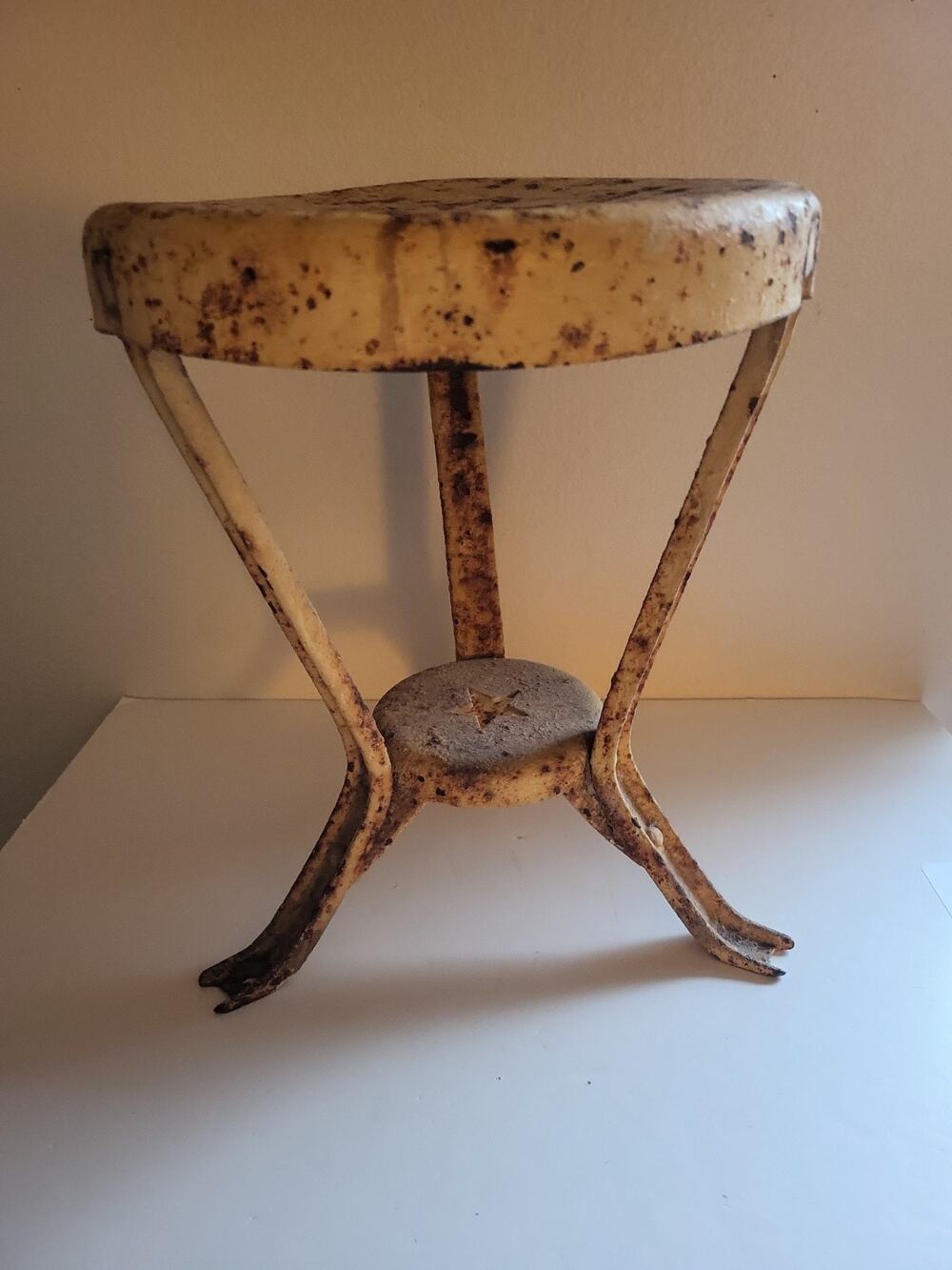 Antique PRIMITIVE IRON MILKING STOOL Steel Salvage Metal Farm Barn Seat 12 x 9
